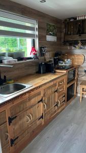 Η κουζίνα ή μικρή κουζίνα στο Víkendový dom pod Sidorovom