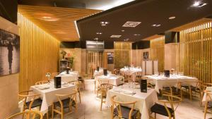 Restaurace v ubytování Hotel Mas Camarena