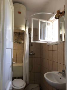 Ένα μπάνιο στο Holiday home in Fonyod - Balaton 18585 +8 φωτογραφίες