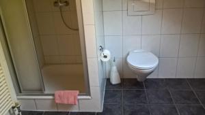 Ett badrum på Ferienwohnung Fuchskuhle