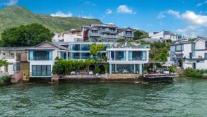 a house on the water in a city at Dali Lanting Seaview Hotel in Dali