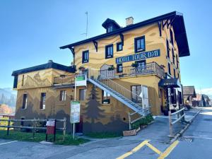 Το κτήριο όπου στεγάζεται  το ξενοδοχείο