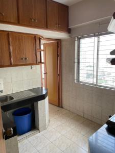 Kuchyň nebo kuchyňský kout v ubytování Apartment in the Heart of Dhaka + 18 fotografií