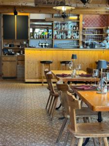 Εστιατόριο ή άλλο μέρος για φαγητό στο Hotel La Tour d'Aï