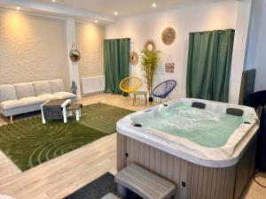 Fotografie z fotogalerie ubytování Hotel Particulier Les Rêveries du CLOS derrière St Jean Vignes &Spa Adult Only v destinaci Pommard + 125 fotografií