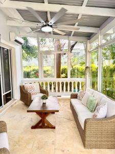 Et opholdsområde på Charming 2 bed 2bath villa 77B with private pool