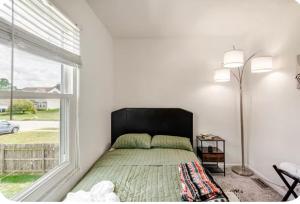 Ένα ή περισσότερα κρεβάτια σε δωμάτιο στο Cozy boho Retreat