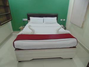 Ένα ή περισσότερα κρεβάτια σε δωμάτιο στο Sri Hari Residency