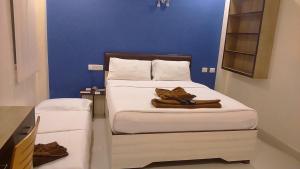 Ένα ή περισσότερα κρεβάτια σε δωμάτιο στο Sri Hari Residency