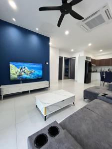 TV a/nebo společenská místnost v ubytování Podium 3BR 2BH Modern Homestay Near Aeon