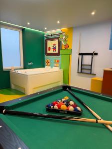 Τραπέζι μπιλιάρδου στο Retro Gaming Corner - Arcade Games - Jacuzzi - Sauna - Switch 2 +4 φωτογραφίες