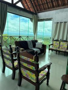 a living room with a couch and some windows at Gravata Paradise in Gravatá