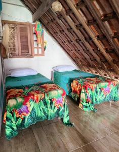 two beds sitting next to each other in a room at Gravata Paradise in Gravatá