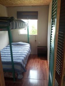 Postel nebo postele na pokoji v ubytování Cabaña lago tranquilo, camino valle exploradores