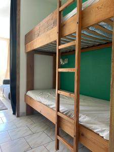 a couple of bunk beds in a room at Appartement pour 4 personnes - Piau Engaly in Aragnouet