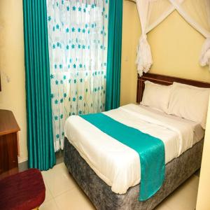 Postel nebo postele na pokoji v ubytování BUNGOMA ROYAL SUITES