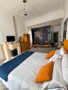 Postel nebo postele na pokoji v ubytování Villa Meyer Demeure Remarquable chambre d'hôtes standing indépendante