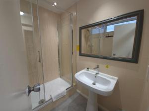 Un baño de Osterley Park Hotel