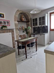 Η κουζίνα ή μικρή κουζίνα στο Appartamento Galeotti 18