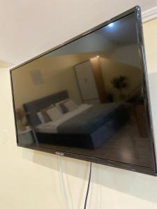 a flat screen tv hanging on a wall at Garden Residence in Constanţa +15 photos