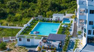 Bazén v ubytování Majestic Heights Bed & Breakfast nebo v jeho okolí