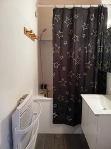 Ένα μπάνιο στο Les Chalets de Mel