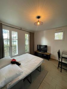 Μια τηλεόραση ή/και κέντρο ψυχαγωγίας στο Mickey House - 10 min Disneyland - Parking privé