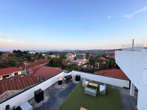 Budova, kde se apartmán nachází + 16 fotografií