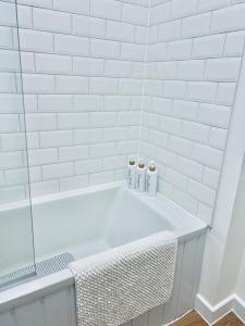 Koupelna v ubytování 2 Bedroom Cosy Apartment in Strood High Street F6