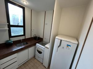 Η κουζίνα ή μικρή κουζίνα στο Real Residence coworking, conforto e piscina para até 5 pessoas