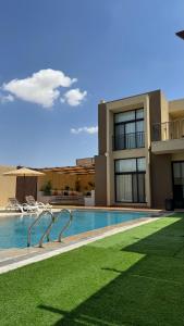 Πισίνα στο ή κοντά στο The Chiefs Villa