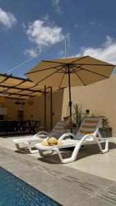 Πισίνα στο ή κοντά στο The Chiefs Villa