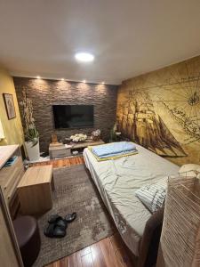 Ένα ή περισσότερα κρεβάτια σε δωμάτιο στο Apartman u Jevrejskoj