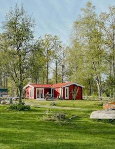Φωτογραφία από το άλμπουμ του Smålands Idylle Im Schoß Des Waldes σε Gullabo