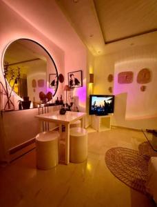 Μια τηλεόραση ή/και κέντρο ψυχαγωγίας στο Agréable Appartement calme & Style