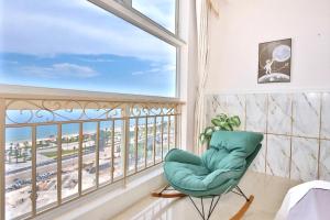 Χώρος καθιστικού στο Căn hộ OASKY ngay Tháp Tam Thắng