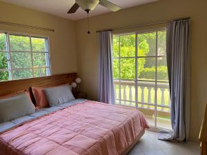 Postel nebo postele na pokoji v ubytování Villa 102A, 5 master bedroom and 5 full bathrooms with private pool + 16 fotografií