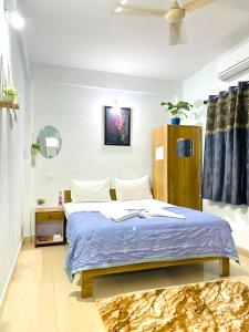 Ένα ή περισσότερα κρεβάτια σε δωμάτιο στο Blue Stay Inn Holiday Home - Near Baga Calangute Beach
