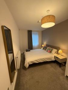 Ένα ή περισσότερα κρεβάτια σε δωμάτιο στο J&E Modern Luxury Apartment