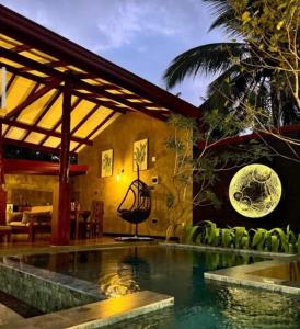 Bazén v ubytování Moonrise villa nebo v jeho okolí