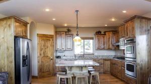 Kuchyň nebo kuchyňský kout v ubytování Western Cabin Surrounded by Sublime Natural Beauty near Zion National Park in Utah