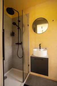 a bathroom with a shower and a sink at Parcel Tiny House I L'Arche des Hays in Les Hays