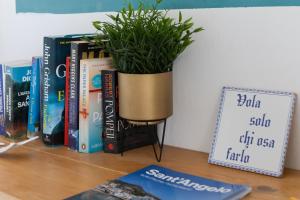 Η βιβλιοθήκη του ξενοδοχείου