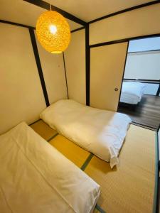 Ένα ή περισσότερα κρεβάτια σε δωμάτιο στο TAKEITEI Japanese-style lodge