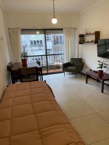 Μια τηλεόραση ή/και κέντρο ψυχαγωγίας στο santiago del estero y Bolívar 6 personas acepto jóvenes con seña