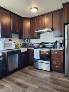 Køkken eller tekøkken på 2B 1Ba 300Night 1B 1Ba 150Night