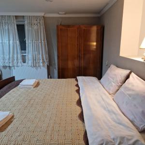 Ένα ή περισσότερα κρεβάτια σε δωμάτιο στο Colchis Guest House