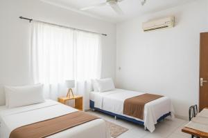 a bedroom with two beds and a window at Casa Eva, rústica y cálida familiar in Asuncion +48 photos