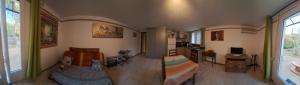 a room with a room with a bed and a kitchen at Les cyprès in Lagorce