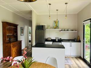 Η κουζίνα ή μικρή κουζίνα στο Sugarbird House